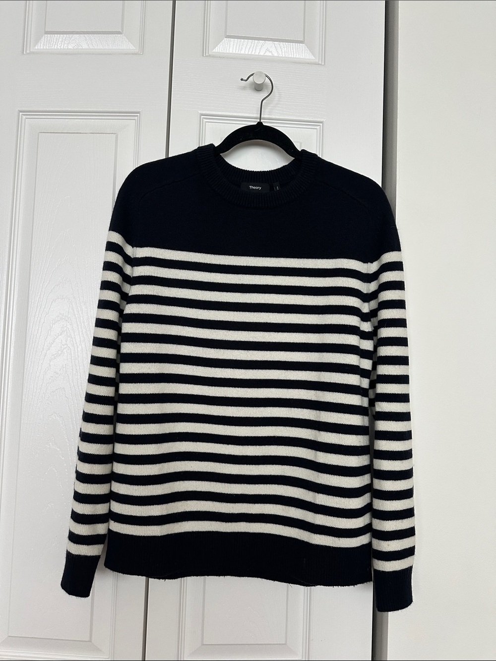 THEORY NAVY WHITE STRIPED SWEATER SIZE MEDIUM